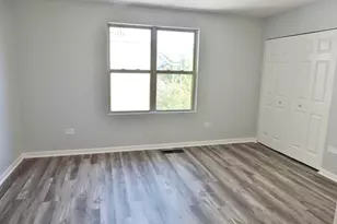 7037 S Oglesby Ave, Chicago, IL 60649 - Photo 10