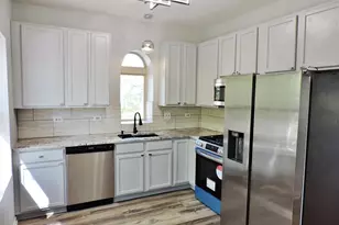 7037 S Oglesby Ave, Chicago, IL 60649 - Photo 8