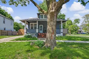 212 E Hill St, Champaign, IL 61820 - Photo 2