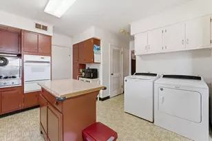 350 Oakwood St, Park Forest, IL 60466 - Photo 10