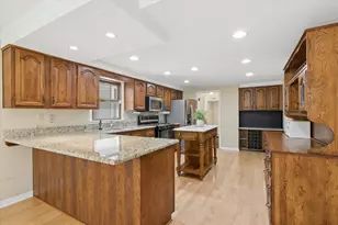 946 Walter Ave, Des Plaines, IL 60016 - Photo 4