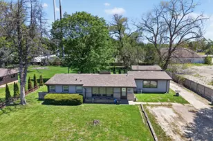 41557 N Illinois St, Zion, IL 60099 - Photo 2