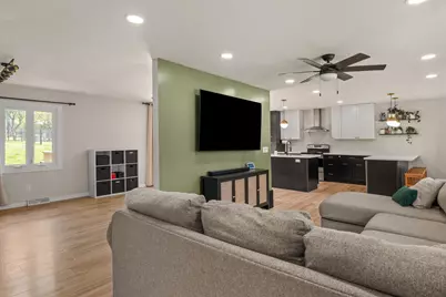 1640 Queens Drive, Bettendorf, IA 52722 - Photo 6