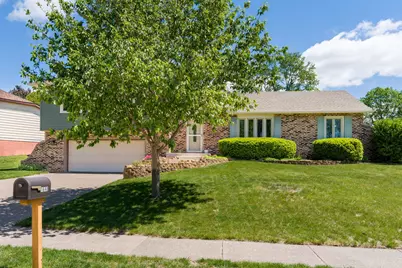 1640 Queens Drive, Bettendorf, IA 52722 - Photo 2