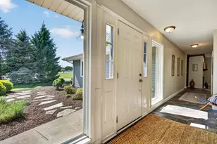 223 Willow Ln, Geneva, IL 60134 - Photo 2