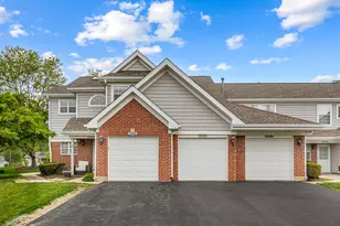 2936 Heatherwood Dr, Schaumburg, IL 60194 - Photo 2