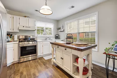 2936 Heatherwood Drive #19081, Schaumburg, IL 60194 - Photo 4