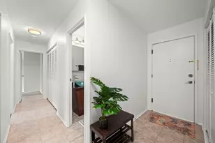 1103 S Hunt Club Dr, Mount Prospect, IL 60056 - Photo 2