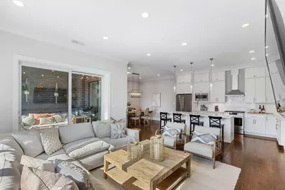 4802 N Bell Avenue #201, Chicago, IL 60625 - Photo 6