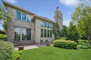 2288 Royal Ridge Dr, Northbrook, IL 60062 - Photo 2