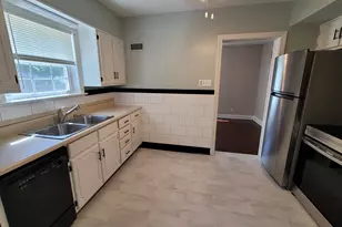 128 N Indiana Ave, Salem, IL 62881 - Photo 8