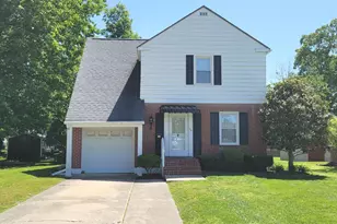128 N Indiana Ave, Salem, IL 62881 - Photo 2