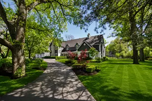 2 Hickory Ln, Northbrook, IL 60062 - Photo 2