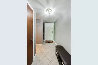 5400 Carriageway Drive #103, Rolling Meadows, IL 60008 - Photo 2
