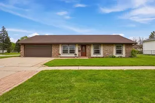 1402 Cynthia Ln, Hanover Park, IL 60133 - Photo 2