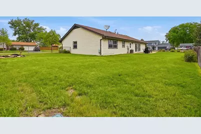 1402 Cynthia Lane, Hanover Park, IL 60133 - Photo 16