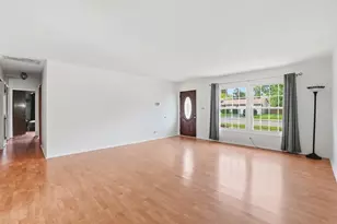 1402 Cynthia Ln, Hanover Park, IL 60133 - Photo 4