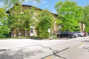 5530 E Lake Dr, Lisle, IL 60532 - Photo 2