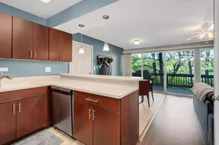5530 E Lake Dr, Lisle, IL 60532 - Photo 10