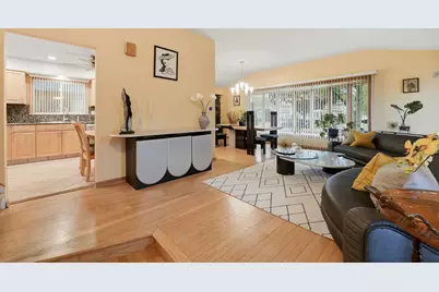 9437 N Lockwood Avenue, Skokie, IL 60077 - Photo 4