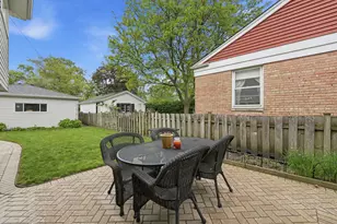 9437 N Lockwood Ave, Skokie, IL 60077 - Photo 22