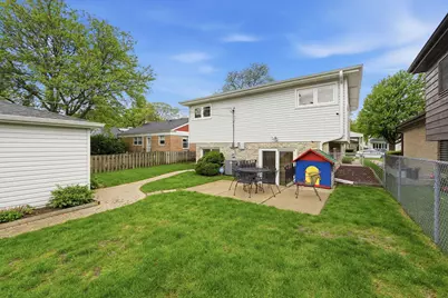 9437 N Lockwood Avenue, Skokie, IL 60077 - Photo 24