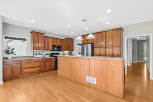 531 Birchwood Dr, Yorkville, IL 60560 - Photo 6