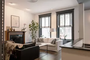 808 W Buckingham Pl, Chicago, IL 60657 - Photo 2