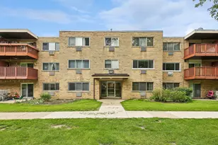 718 Dempster St, Mount Prospect, IL 60056 - Photo 1