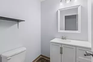 5450 Astor Ln, Rolling Meadows, IL 60008 - Photo 8