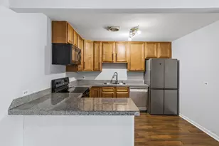 5450 Astor Ln, Rolling Meadows, IL 60008 - Photo 6