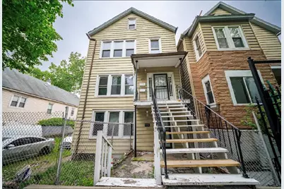 8942 S Baltimore Avenue, Chicago, IL 60617 - Photo 1