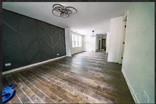 8942 S Baltimore Ave, Chicago, IL 60617 - Photo 2
