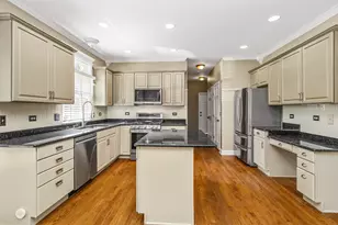 4N475 S Robert Frost Cir, Saint Charles, IL 60175 - Photo 4