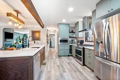 2504 W Jarvis Avenue, Chicago, IL 60645 - Photo 8