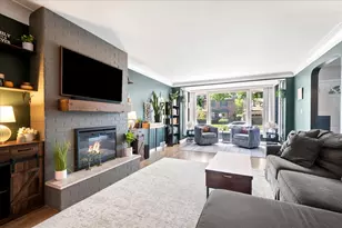 2504 W Jarvis Ave, Chicago, IL 60645 - Photo 4