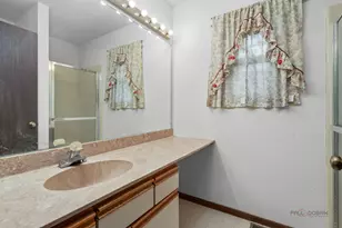 1255 W Dexter Ln, Hoffman Estates, IL 60169 - Photo 16