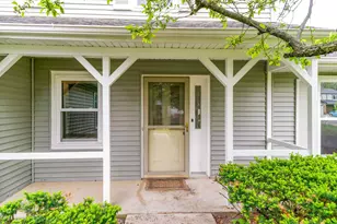 1255 W Dexter Ln, Hoffman Estates, IL 60169 - Photo 2
