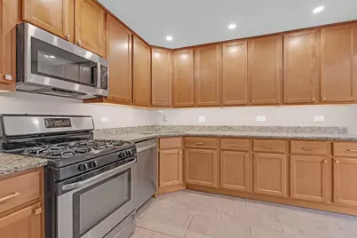 1055 N Bluebonnet Lane, Hoffman Estates, IL 60169 - Photo 16