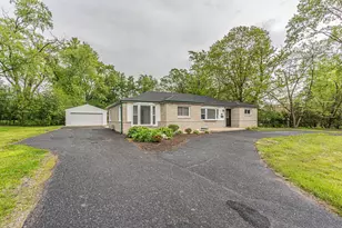 1055 N Bluebonnet Ln, Hoffman Estates, IL 60169 - Photo 32