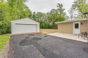1055 N Bluebonnet Ln, Hoffman Estates, IL 60169 - Photo 26