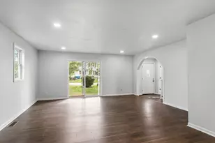 102 8th Ave, Mendota, IL 61342 - Photo 4