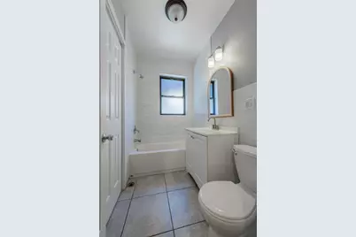 2056 W Arthur Avenue #3W, Chicago, IL 60645 - Photo 8