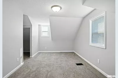 300 S 14th Street, Leclaire, IA 52753 - Photo 16