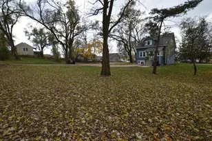 3916 E Lake Shore Dr, Wonder Lake, IL 60097 - Photo 2