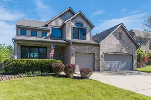 521 Ridgewood Dr, Antioch, IL 60002 - Photo 2