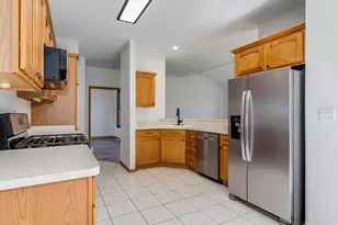 521 Ridgewood Dr, Antioch, IL 60002 - Photo 8