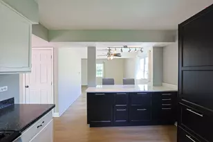 1299 W New Britton Dr, Hoffman Estates, IL 60192 - Photo 12