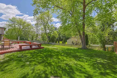 1299 W New Britton Drive, Hoffman Estates, IL 60192 - Photo 28