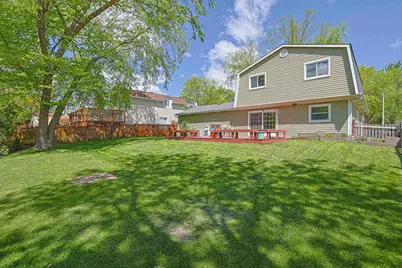 1299 W New Britton Drive, Hoffman Estates, IL 60192 - Photo 26